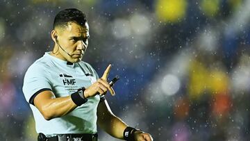 Referee Marco Antonio Ortiz during the 2nd round match between America and Tijuana as part of the Liga BBVA MX, Torneo Apertura 2025 at Ciudad de los Deportes Stadium, on July 16, 2025 in Mexico City, Mexico