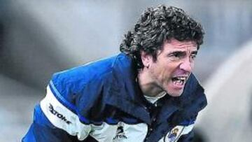 Lillo dando órdenes.