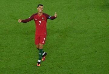 Portugal's forward Cristiano Ronaldo reacts during the Euro 2016 group F football match between Portugal and Austria