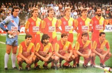 Los suizos ganaron en la ida por 3 goles a 0, pero los turcos vencieron en la vuelta por un marcador de 5 a 0, así Galatasaray logró avanzar a los cuartos en 1989.