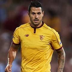 Revolución en el once del Sevilla dos años después