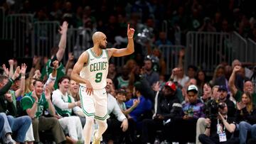 Derrick White, tras anotar un triple en el partido contra los Magic. Los Celtics arrancaron con victoria.
