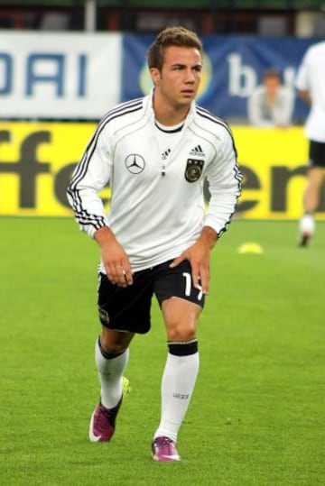 El jugador, uno de los emblemas del Borussia Dortmund, es hijo de Jurgen Gotze, profesor de la Universidad de Tecnología de Dortmund y fue investigador del Departamento de Ciencias de la Computación de la Universidad de Yale.