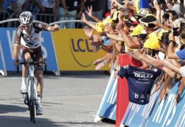 Romain Bardet celebra la victoria.