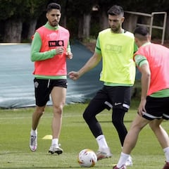 Dorsales del Elche: Roger, el 18; Clerc, el 23; y Pastore, el 7 de Nino