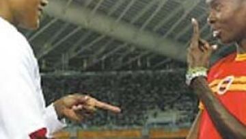 <b>SALUDOS. </b>Jones y Montalvo cambian impresiones.