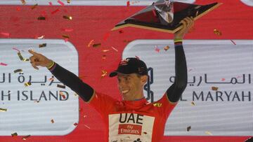 Portugal&#039;s Rui Costa celebrates on stage after winning the final Yas Island stage of the Tour of Abu Dhabi, on February 26, 2017. / AFP PHOTO / NEZAR BALOUT