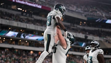 Aug 7, 2025; Philadelphia, Pennsylvania, USA; Philadelphia Eagles center Drew Kendall (66) and running back ShunDerrick Powell (39) celebrate after his touchdown against the Cincinnati Bengals during the third quarter at Lincoln Financial Field. Mandatory Credit: Bill Streicher-Imagn Images