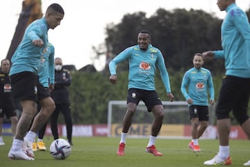 La Selección de Brasil realizó su primer entrenamientos en el estadio Metropolitano de Techo en Bogotá antes de viajar a Venezuela.