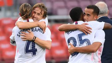 Modric y Lucas se abrazan con Ramos y Rodrygo tras el Barcelona-Real Madrid.