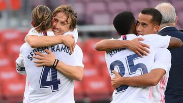 Modric y Lucas se abrazan con Ramos y Rodrygo tras el Barcelona-Real Madrid.