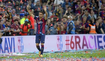 El cerebro del juego de toque y del Bar?a abandon¨® su club de toda la vida en la campa?a 2014-2015 para marcharse al Al-Sadd qatar¨ª en un retiro dorado del futbolista catal¨¢n. No lo pudo hacer en mejor momento, despu¨¦s de ganar el t¨ªtulo de la Copa del Rey al Athletic. El feudo azulgrana se volc¨® en su homenaje de despedida donde estaban todos los t¨ªtulos logrados como blaugrana. Actualmente, el catal¨¢n entrena al Al-Sadd qatar¨ª con el Bar?a como futuro banquillo en su haber.