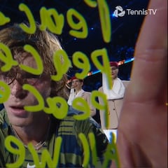 Rublev gana a Medvedev y hace un alegato: “Paz, paz, paz”