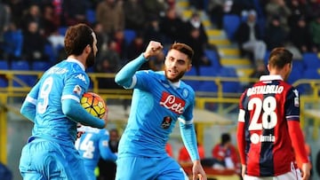 David López celebra un gol en el Nápoles con Higuaín.