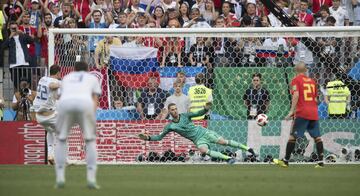 Dzyuba marca el 1-1 de penalti. 