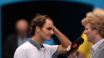 Roger Federer durante la entrevista con Jim Courier tras vencer al ruso Gabashvili.
