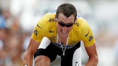 Lance Armstrong, con el maillot amarillo en el Tour de Francia.