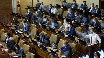 Valparaiso, 3 de diciembre 2021
Diputados de Chile Vamos participan de la sesion de la Camara de Diputados en la que se discute el cuarto retiro de fondos previsionales.
Raul Zamora/Aton Chile