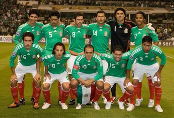 Partido clasificatoria para Sudáfrica 2010, ahora desde el Estadio Azteca el 9 de septiembre.
Miguel Sabah, Cuauhtémoc Blanco, Efraín Juárez, Israel Castro, Giovani Dos Santos . . .