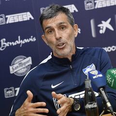 Muñiz muy molesto: Pau Torres se va con la Sub-21 y no jugará en Soria