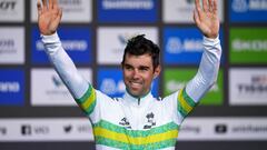 El ciclista australiano Michael Matthews celebra en el podio su tercera posición en la prueba de fondo de los Mundiales de Ciclismo en Carretera de Wollongong.