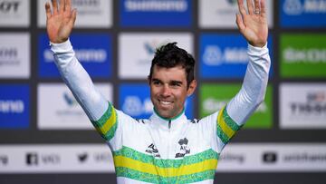 El ciclista australiano Michael Matthews celebra en el podio su tercera posición en la prueba de fondo de los Mundiales de Ciclismo en Carretera de Wollongong.