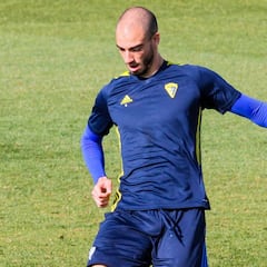 La nueva reconversión de Mikel Villanueva a lateral izquierdo