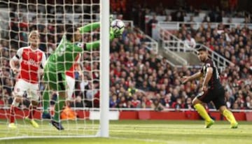 David Ospina se luce ante Pep Guardiola y el City