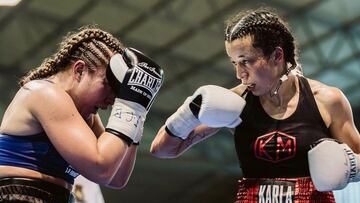 Marian Herrería (izq.) y Karla Mérida en su combate del sábado en Cantabria.