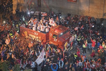 Marc Márquez celebró con sus seguidores su título de MotoGP.