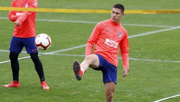 Nehuén Pérez con el Atlético.