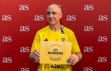Los runners de AS con sus camisetas para la Zúrich Rock 'n' Roll Running Series Madrid. Jersey amarillo maratón,  gris media maratón y rojo 10 km.