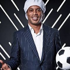 Acusan a Ronaldinho de hacer fiestas con modelos durante su arresto domiciliario