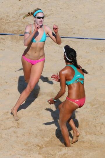 Campeonato femenino de voley playa Abierto de Hudson River Park de Nueva York.