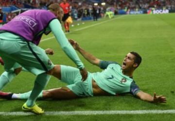 Cristiano celebra el 1-0 para Portugal durante la semifinal de la Eurocopa contra Gales. 