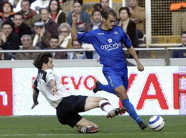 Jugó con el Getafe desde 2004 hasta 2006.