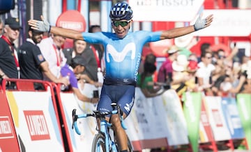 Nairo Quintana ganando la segunda etapa de La Vuelta. 