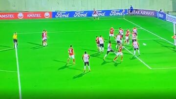 El defensor de River logró de cabeza el gol del empate cuando el partido ya se terminaba. Permite al millonario mantenerse como clasificado.