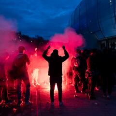Incidentes de los ultras del Benfica cerca de Anoeta con tres detenidos y lanzamiento de bengalas
