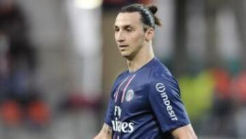Paris Saint-Germain's Swedish forward Zlatan Ibrahimovic plays on May 26, 2013 during a French L1 football match against Lorient at the Moustoir stadium in the western French town of Lorient.
AFP PHOTO / JEAN-SEBASTIEN EVRARD