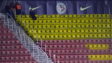 Fans o Aficion during the 1st round match between America and Cruz Azul as part of the Torneo Clausura 2025 Liga MX Femenil at Ciudad de los Deportes Stadium on January 06, 2025 in Mexico City, Mexico.