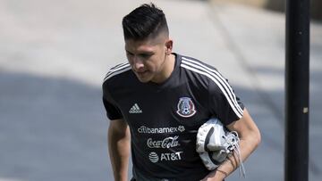 Edson Álvarez deja entrenamiento de México por molestias