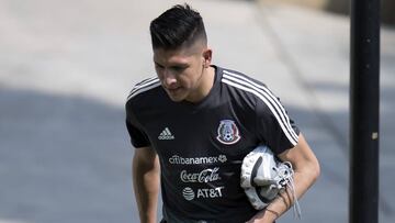 Edson &Aacute;lvarez deja entrenamiento de M&eacute;xico por molestias