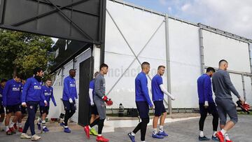 Gameiro y Batshuayi no entrenan por enfermedad a 48 horas del Alavés