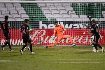 Thibaut Courtois en acción.