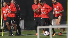 Futbol, Entrenamiento seleccin chilena.
 Los jugadores de la seleccin de Chile Arturo Vidal y Alexis Sanchez juegan el baln durante el entrenamiento en el complejo Juan Pinto Duran. Chile juega contra Paraguay por las eliminatorias para el mundial de Rusia 2018.
 Santiago, Chile.
 29/08/2016
 Marcelo Hernandez/Photosport******
 
 Football, Chile trainning session.
 Chile&#039;s players Arturo Vidal and Alexis Sanchez play the ball during training session at Juan Punto Duran. Chile will face with Paraguay for Russia world cup 2018.
 Santiago, Chile.
 29/08/2016
 Marcelo Hernandez/Photosport