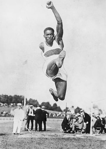 William DeHart Hubbard tuvo el honor en convertirse en el primer atleta negro en conseguir una medalla de oro, al hacerlo en salto de longitud.