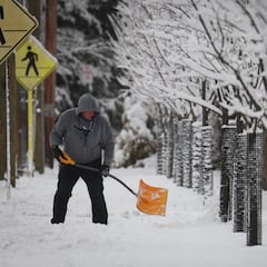What is the Farmers’ Almanac and how does it predict the weather?
