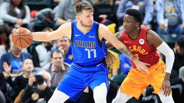 Luka Doncic, ante Victor Oladipo durante el Indiana Pacers-Dallas Mavericks.