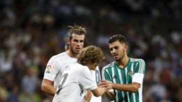 Ceballos, con Modric y Bale.